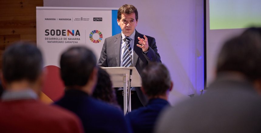 A* Jesús Garzaron/Gobierno de Navarra 
F* 2026_03_06
T* El consejero Irujo participa en una jornada sobre el sector aeronáutico
L* La Fábrica de Gomas (c/ Fuente de la Teja,2 barrio de Lezkairu, Pamplona)