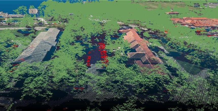 Ejemplo - Marcados en color rojo, objetos detectados en zona arbórea