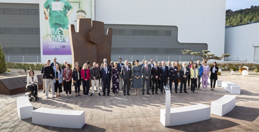 Foto de familia Inauguración Nave Neo Cinfa